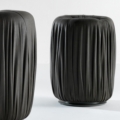 Laurameroni Drapè Poufs Pufy z metalową podstawą z kolekcji Drapè projektu Bartoli Design