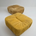 Laurameroni Drapè Poufs Pufy z metalową podstawą z kolekcji Drapè projektu Bartoli Design
