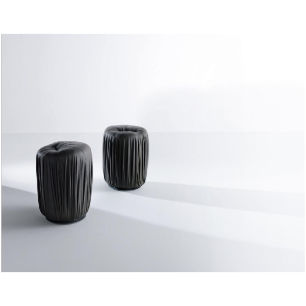 Laurameroni-Drape-Poufs-Pufy-z-metalowa-podstawa-kolekcja-Drape-Bartoli-Design-6.jpg Laurameroni Drapè Poufs Pufy z metalową podstawą z kolekcji Drapè projektu Bartoli Design