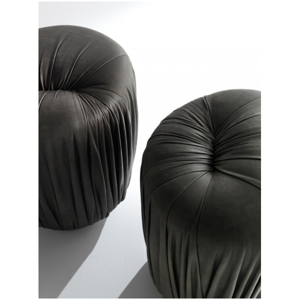 Laurameroni-Drape-Poufs-Pufy-z-metalowa-podstawa-kolekcja-Drape-Bartoli-Design-7.jpg Laurameroni Drapè Poufs Pufy z metalową podstawą z kolekcji Drapè projektu Bartoli Design