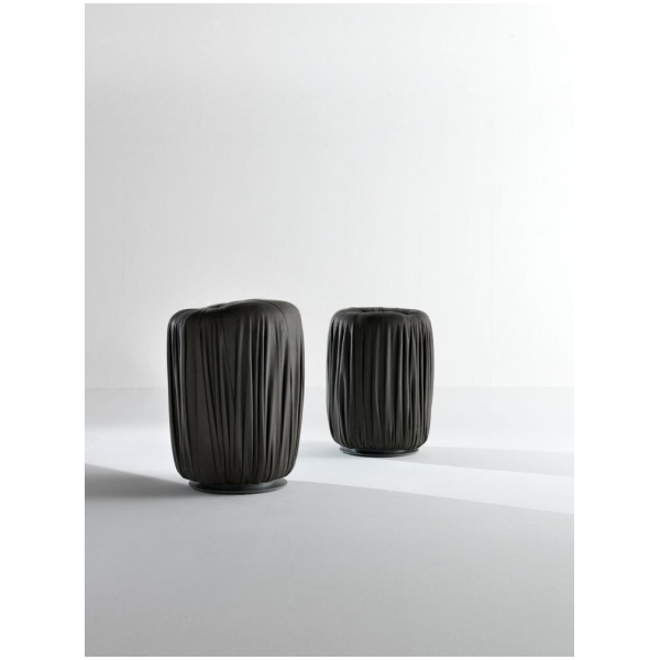 Laurameroni-Drape-Poufs-Pufy-z-metalowa-podstawa-kolekcja-Drape-Bartoli-Design-8.jpg Laurameroni Drapè Poufs Pufy z metalową podstawą z kolekcji Drapè projektu Bartoli Design