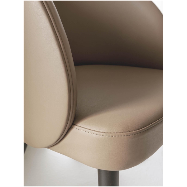 Laurameroni-LV-101-Chair-Krzeslo-tapicerowane-skora-z-wygietym-oparciem-kolekcjaLaurameroni-1.jpg Laurameroni LV 101 Chair Krzesło tapicerowane skórą z wygiętym oparciem z kolekcjiprojektu Laurameroni