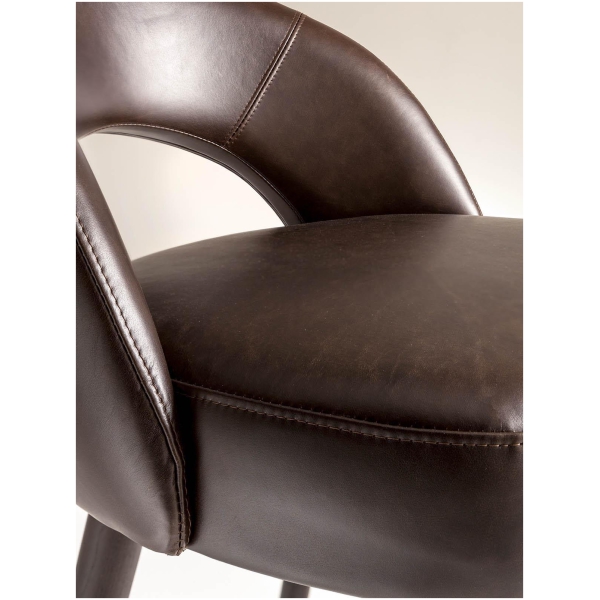 Laurameroni-LV-102-Stool-Hoker-tapicerowany-skora-kolekcja-Laurameroni-1.jpg Laurameroni LV 102 Stool Hoker tapicerowany skórą z kolekcji projektu Laurameroni