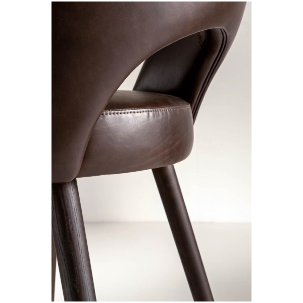 Laurameroni-LV-102-Stool-Hoker-tapicerowany-skora-kolekcja-Laurameroni-2.jpg Laurameroni LV 102 Stool Hoker tapicerowany skórą z kolekcji projektu Laurameroni