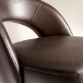 Laurameroni LV 102 Stool Hoker tapicerowany skórą z kolekcji projektu Laurameroni