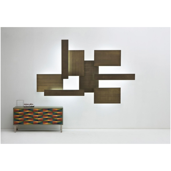Laurameroni Lightwall Lampa ścienna metalowa podświetlana instalacja z kolekcji Elements projektu Mark Anderson