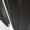 Laurameroni Line Hinged Door Drzwi metalowe pasy z kolekcji Line projektu Cesare Arosio