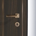 Laurameroni Line Hinged Door Drzwi metalowe pasy z kolekcji Line projektu Cesare Arosio
