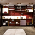 Laurameroni Line Walk-in Closet Szafa garderoba walk-in z metalowymi profilami z kolekcji Line projektu Cesare Arosio