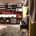 Laurameroni Line Walk-in Closet Szafa garderoba walk-in z metalowymi profilami z kolekcji Line projektu Cesare Arosio