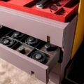 Laurameroni Line Walk-in Closet Szafa garderoba walk-in z metalowymi profilami z kolekcji Line projektu Cesare Arosio