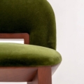 Laurameroni Margaret Bar Stool Hoker drewniany miękkim siedziskiem z kolekcji Margaret projektu Cesare Arosio
