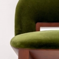 Laurameroni Margaret Bar Stool Hoker drewniany miękkim siedziskiem z kolekcji Margaret projektu Cesare Arosio