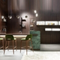 Laurameroni Margaret Bar Stool Hoker drewniany miękkim siedziskiem z kolekcji Margaret projektu Cesare Arosio