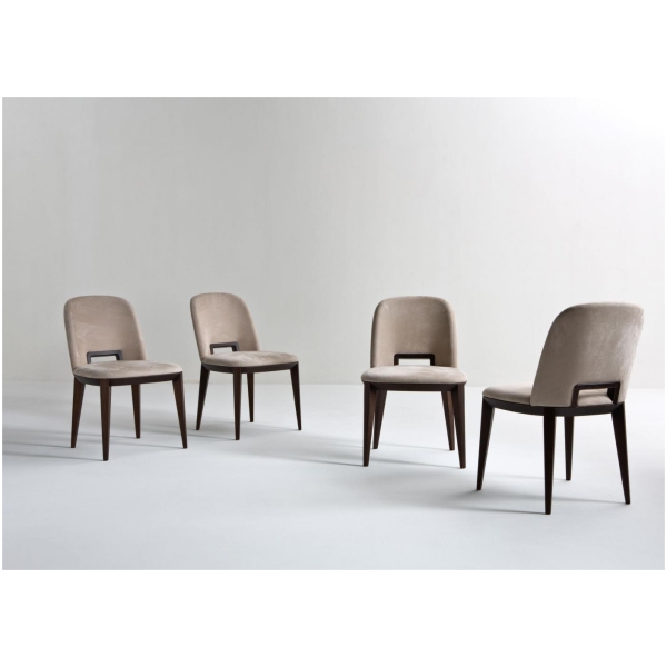 Laurameroni-Margaret-Krzeslo-drewniane-tapicerowane-z-uchwytem-kolekcja-Margaret-Cesare-Arosio-2.jpg Laurameroni Margaret Krzesło drewniane tapicerowane z uchwytem z kolekcji Margaret projektu Cesare Arosio