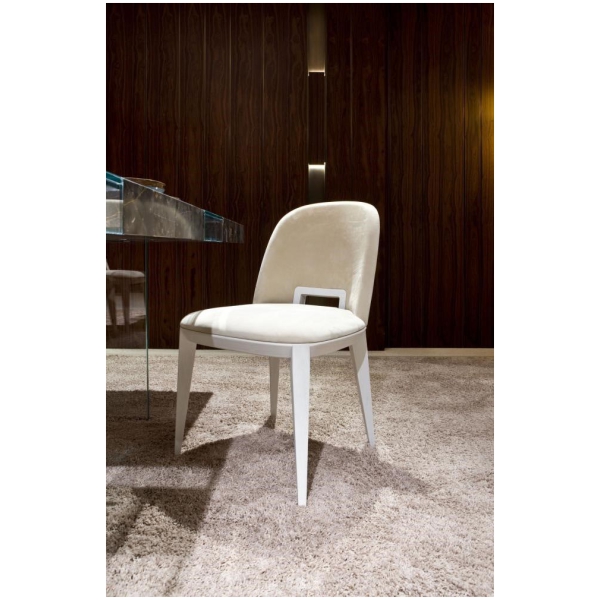 Laurameroni-Margaret-Krzeslo-drewniane-tapicerowane-z-uchwytem-kolekcja-Margaret-Cesare-Arosio-8.jpg Laurameroni Margaret Krzesło drewniane tapicerowane z uchwytem z kolekcji Margaret projektu Cesare Arosio