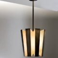 Laurameroni Mayfair Lampa wisząca z mosiądzu i koziej skóry z kolekcji Elements projektu Mauro Fabbro