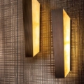 Laurameroni Mayfair Wall Lampa ścienna z pergaminu i mosiądzu z kolekcji Elements projektu Mauro Fabbro