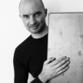 Laurameroni Mayfair Wall Lampa ścienna z pergaminu i mosiądzu z kolekcji Elements projektu Mauro Fabbro
