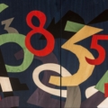 Laurameroni Numeri Komoda inkrustowana z kolekcji Intarsia projektu Ugo Nespolo