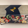 Laurameroni Numeri Komoda inkrustowana z kolekcji Intarsia projektu Ugo Nespolo