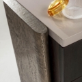 Laurameroni Outfit Bedside Table szafka nocna z drewna z kolekcji Outfit projektu Cesare Arosio