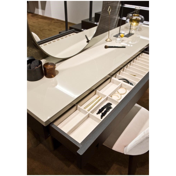 Laurameroni-Outfit-Vanity-Toaletka-drewno-metal-kolekcja-Outfit-Cesare-Arosio-3.jpg Laurameroni Outfit Vanity Toaletka drewno metal z kolekcji Outfit projektu Cesare Arosio