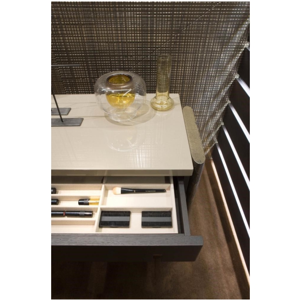 Laurameroni-Outfit-Vanity-Toaletka-drewno-metal-kolekcja-Outfit-Cesare-Arosio-5.jpg Laurameroni Outfit Vanity Toaletka drewno metal z kolekcji Outfit projektu Cesare Arosio