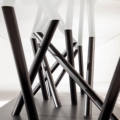 Laurameroni SA 01 SA 04 SA 05 Stoliki szklane niskie z metalową bazą z kolekcji Sottsass projektu Sottsass Associati