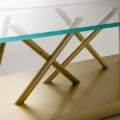 Laurameroni SA 01 SA 04 SA 05 Stoliki szklane niskie z metalową bazą z kolekcji Sottsass projektu Sottsass Associati