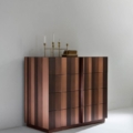Laurameroni ST 10 Komoda z metalowymi pasami z kolekcji Stars projektu Bartoli Design