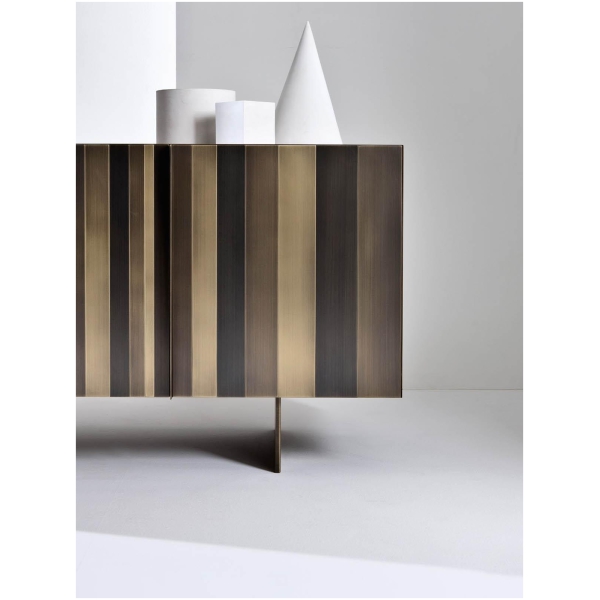 Laurameroni-ST-12-Komoda-z-metalowym-wykonczeniem-kolekcja-Stars-Bartoli-Design-1.jpg Laurameroni ST 12 Komoda z metalowym wykończeniem z kolekcji Stars projektu Bartoli Design