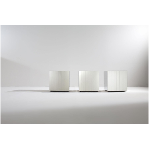 Laurameroni-ST-31-ST-32-ST-33-ST-34-Stoliki-kawowe-wykonczone-metalem-kolekcja-Stars-Sottsass-Associati-4.jpg Laurameroni ST 31 ST 32 ST 33 ST 34 Stoliki kawowe wykończone metalem z kolekcji Stars projektu Sottsass Associati