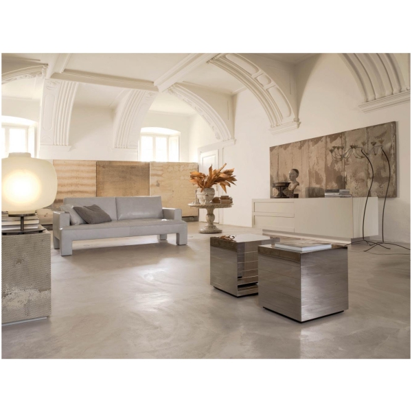 Laurameroni-ST-31-ST-32-ST-33-ST-34-Stoliki-kawowe-wykonczone-metalem-kolekcja-Stars-Sottsass-Associati-6.jpg Laurameroni ST 31 ST 32 ST 33 ST 34 Stoliki kawowe wykończone metalem z kolekcji Stars projektu Sottsass Associati