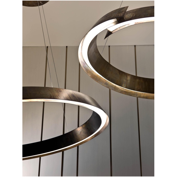 Laurameroni-Swirl-Lampa-wiszaca-okregi-z-mosiadzu-kolekcja-Elements-Cesare-Arosio-1.jpg Laurameroni Swirl Lampa wisząca okręgi z mosiądzu z kolekcji Elements projektu Cesare Arosio