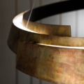 Laurameroni Swirl Lampa wisząca okręgi z mosiądzu z kolekcji Elements projektu Cesare Arosio