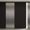 Laurameroni Unlimited Sliding Door Drzwi przesuwne metal-drewno z kolekcji Unlimited projektu Edoardo Colzani