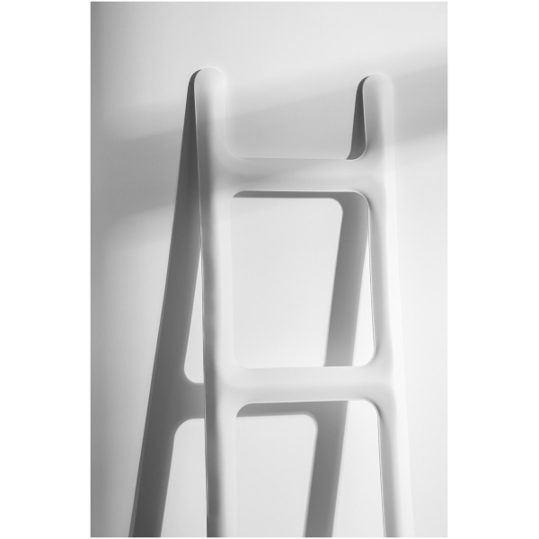 Zieta-Drab-Hanger-wieszak-rzezba-wariant-Drab-Hanger-kolor-Heat-Cosmic-Blue-18.jpg Zięta Drab Hanger wieszak/rzeźba wariant Drab Hanger kolor Heat Cosmic Blue