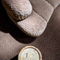stolik kawowy Hessentia Concave 618 zaprojektowana przez Claudio Cappellini, materiały: Drewno, marmur