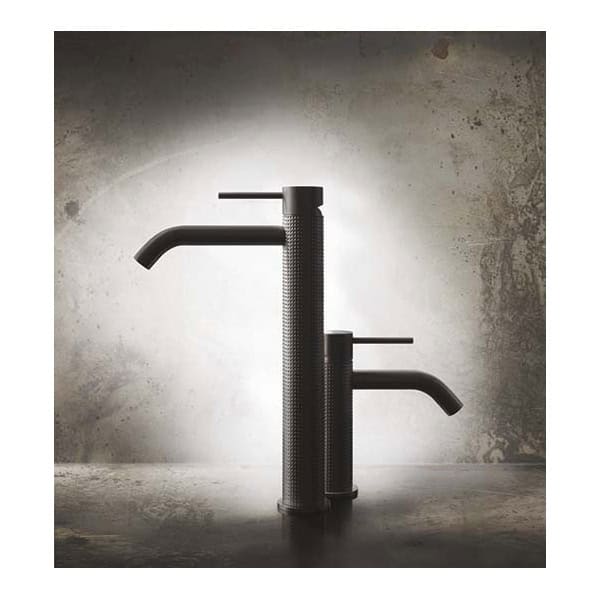 Gessi-CESELLO-54406-Bateria-umywalkowa-nablatowa-z-przylaczami-3-8-wiele-kolorow-2.jpg Gessi316 CESELLO 54406 Bateria umywalkowa nablatowa z przylaczami 3 8 wiele kolorow 239 Stal szczotkowana 707 Czarny metal szczotkowany PVD 708 Miedź szczotkowana PVD 726 Ciepła stal PVD