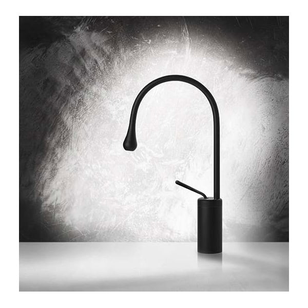 Gessi-GOCCIA-33604-Bateria-umywalkowa-z-wylewka-wygieta-pod-katem-90-przylacza-elastyczne-3-8-wiele-kolorow-1.jpg Gessi GOCCIA 33604 Bateria umywalkowa z wylewka wygieta pod katem 90 przylacza elastyczne 3 8 wiele kolorow 031 Chrom 124 Czarny metal GHRC 125 Miedź szczotkowana GHRC 147 Szczotkowany chrom 279 Biały CN 299 Czarny XL