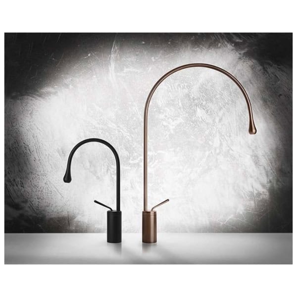 Gessi-GOCCIA-33604-Bateria-umywalkowa-z-wylewka-wygieta-pod-katem-90-przylacza-elastyczne-3-8-wiele-kolorow-2.jpg Gessi GOCCIA 33604 Bateria umywalkowa z wylewka wygieta pod katem 90 przylacza elastyczne 3 8 wiele kolorow 031 Chrom 124 Czarny metal GHRC 125 Miedź szczotkowana GHRC 147 Szczotkowany chrom 279 Biały CN 299 Czarny XL