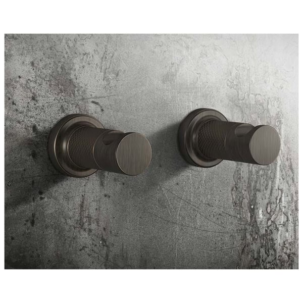 Gessi-INCISO-ACCESSORIES-58521-Wieszak-scienny-na-szlafrok-wiele-kolorow-1.jpg Gessi INCISO ACCESSORIES 58521 Wieszak scienny na szlafrok wiele kolorow 031 Chrom 149 Finox 246 Złoty PVD 299 Czarny XL 706 Czarny Metal PVD 030 Miedź PVD 707 Czarny metal szczotkowany PVD 713 Antyczny mosiądz 708 Miedź szczotkowana PVD 727 Mosiądz szczotkowany PVD 187 Postarzany brąz