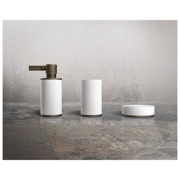 Gessi-INCISO-ACCESSORIES-58525-Mydelniczka-wiele-kolorow-2.jpg Gessi INCISO ACCESSORIES 58525 Mydelniczka wiele kolorow 031 Chrom 149 Finox 246 Złoty PVD 299 Czarny XL 706 Czarny Metal PVD 030 Miedź PVD 707 Czarny metal szczotkowany PVD 713 Antyczny mosiądz 708 Miedź szczotkowana PVD 727 Mosiądz szczotkowany PVD 187 Postarzany brąz