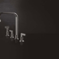 Gessi INCISO KITCHEN 58703 Bateria kuchenna trzyotworowa z obrotowa wylewka i dodatkowa wyciagana wylewka z jednym trybem strumienia wody wiele kolorow 031 Chrom 149 Finox 299 Czarny XL 706 Czarny Metal PVD 030 Miedź PVD 707 Czarny metal szczotkowany PVD 708 Miedź szczotkowana PVD