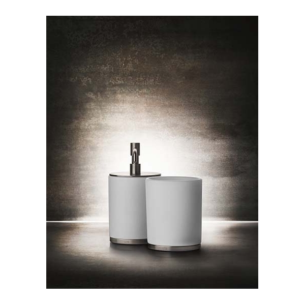 Gessi-OVALE-ACCESSORIES-25333-Kubek-na-szczoteczki-w-kolorze-bialym-wiele-kolorow-2.jpg Gessi OVALE ACCESSORIES 25333 Kubek na szczoteczki w kolorze bialym wiele kolorow 031 Chrom 149 Finox 279 Biały CN 299 Czarny XL