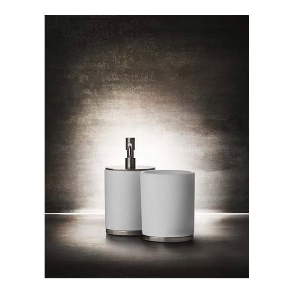 Gessi-OVALE-ACCESSORIES-25339-Dozownik-do-mydla-w-kolorze-bialym-wiele-kolorow-2.jpg Gessi OVALE ACCESSORIES 25339 Dozownik do mydla w kolorze bialym wiele kolorow 031 Chrom 149 Finox 279 Biały CN 299 Czarny XL