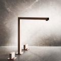 Gessi RETTANGOLO T 20405 Bateria umywalkowa trzyotworowa z wylewka o wysokosci 308 mm odplywem 1 1 4 i przylaczem 1 2 wiele kolorow 031 Chrom 149 Finox 299 Czarny XL 706 Czarny Metal PVD 030 Miedź PVD 707 Czarny metal szczotkowany PVD 708 Miedź szczotkowana PVD