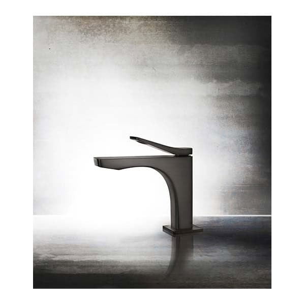 Gessi-RILIEVO-59002-Bateria-umywalkowa-wiele-kolorow-10.jpg Gessi RILIEVO 59002 Bateria umywalkowa wiele kolorow 031 Chrom 149 Finox 279 Biały CN 299 Czarny XL 706 Czarny Metal PVD 030 Miedź PVD 707 Czarny metal szczotkowany PVD 708 Miedź szczotkowana PVD
