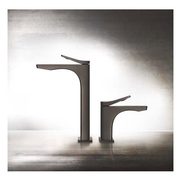 Gessi-RILIEVO-59006-Bateria-umywalkowa-wiele-kolorow-2.jpg Gessi RILIEVO 59006 Bateria umywalkowa wiele kolorow 031 Chrom 149 Finox 279 Biały CN 299 Czarny XL 706 Czarny Metal PVD 030 Miedź PVD 707 Czarny metal szczotkowany PVD 708 Miedź szczotkowana PVD
